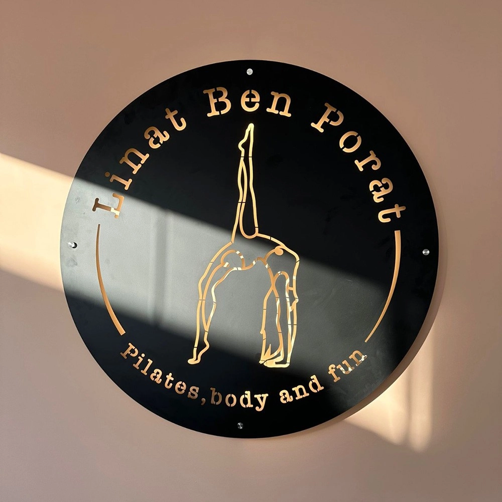 שלט מתכת עגול בחיתוך לייזר בהתאמה אישית לעסק