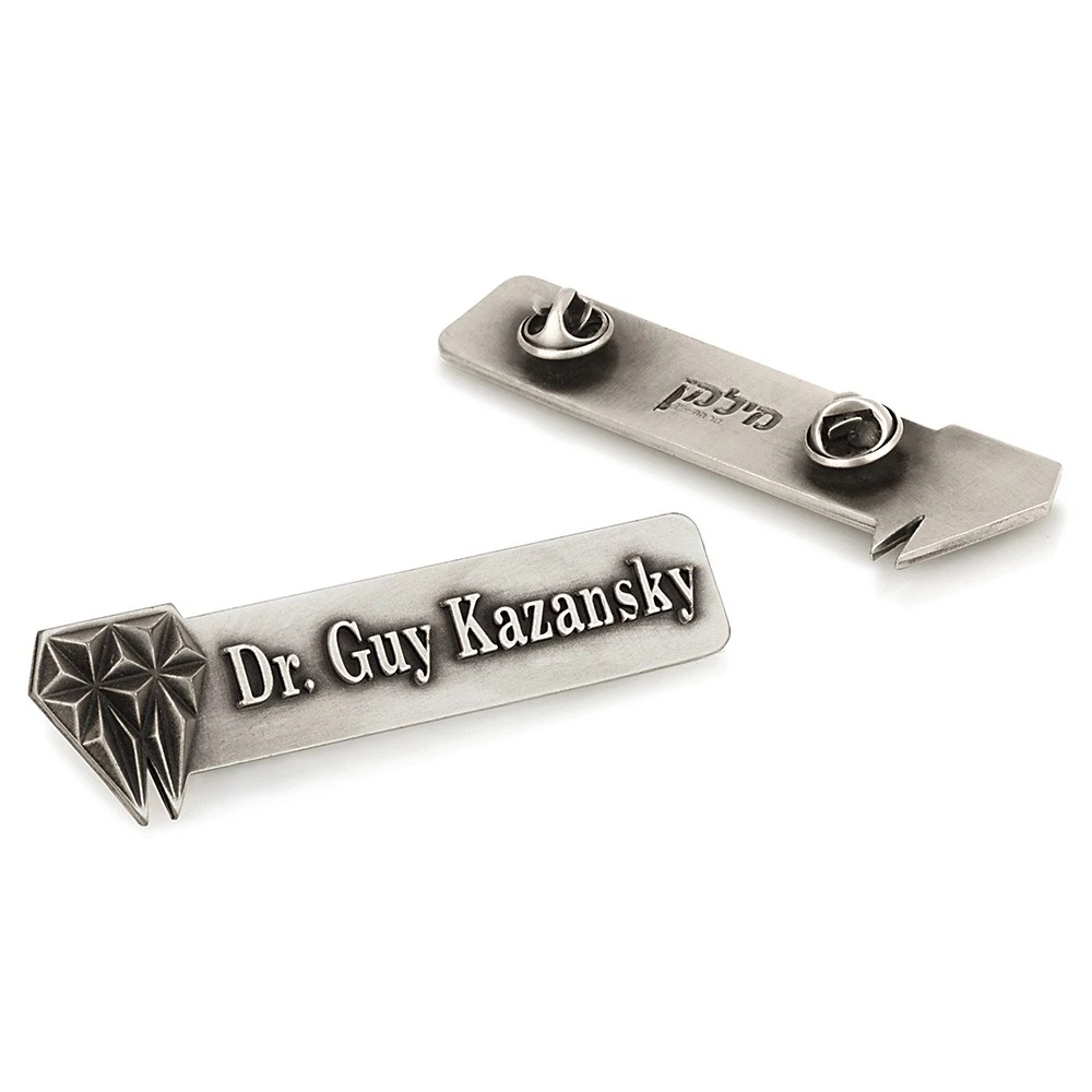 תג שם מוטבע ביציקה בהתאמה אישית