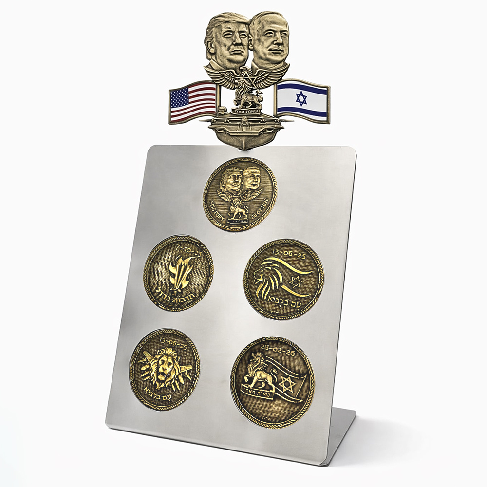 מעמד 5 מדליות עם פסלון טראמפ וביבי ביציקה